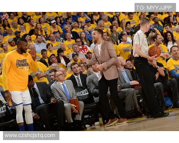 《追随足球梦想的脚步：外国球迷与球星之间的热血故事》