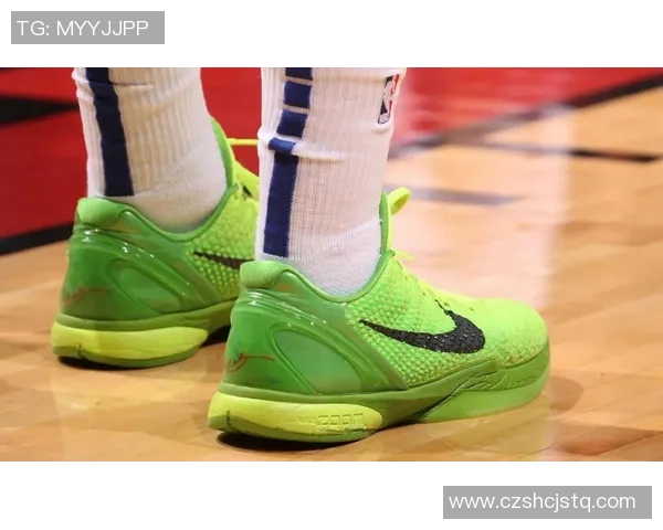 最适合前锋球员的足球鞋推荐与球星榜单分析