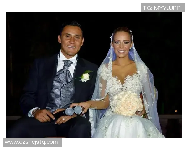 甜蜜瞬间盘点那些闪耀赛场的足球球星与恋人浪漫日常