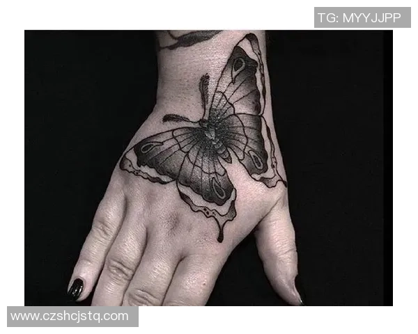 蝴蝶纹身与足球球星的独特魅力探秘，解读背后的个性与故事